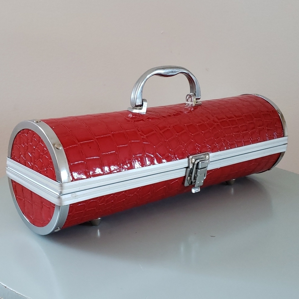 Picnic Gift Faux Croc Wine Carrier, Bag, Purse, Bottle Carrying Tote in Red